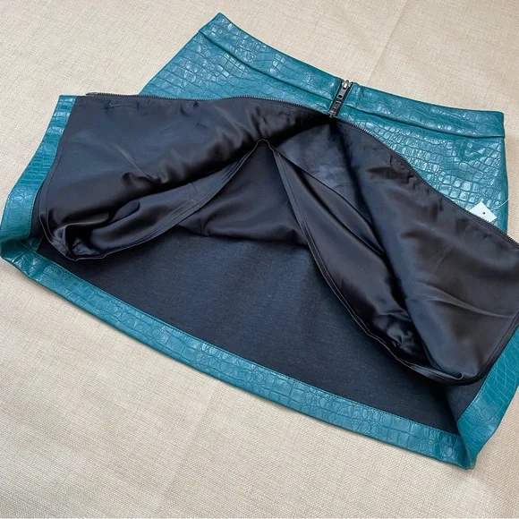ModCloth Teal Reptile Pleather Zipper Front Mini Skirt - Picture 4 of 16